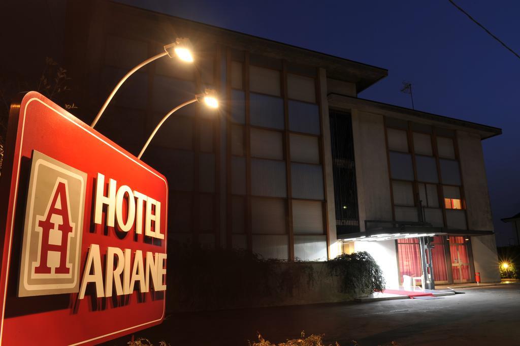 Hotel Ariane 티에네 외부 사진